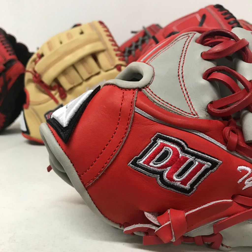 Akadema Re-Signs DII Powerhouse Dominican University to Glove Deal